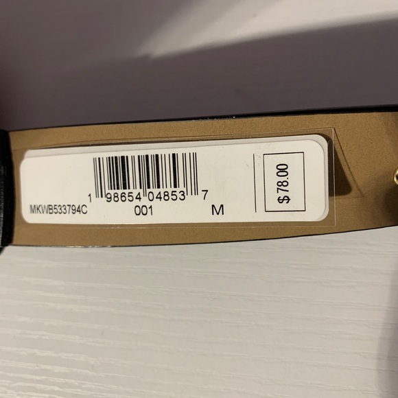 NEW MICHAEL KORS WOMEN LEATHER BELT W GOLD STUD AND BUCKLE BLACK Sz Medium - Picture 5 of 5